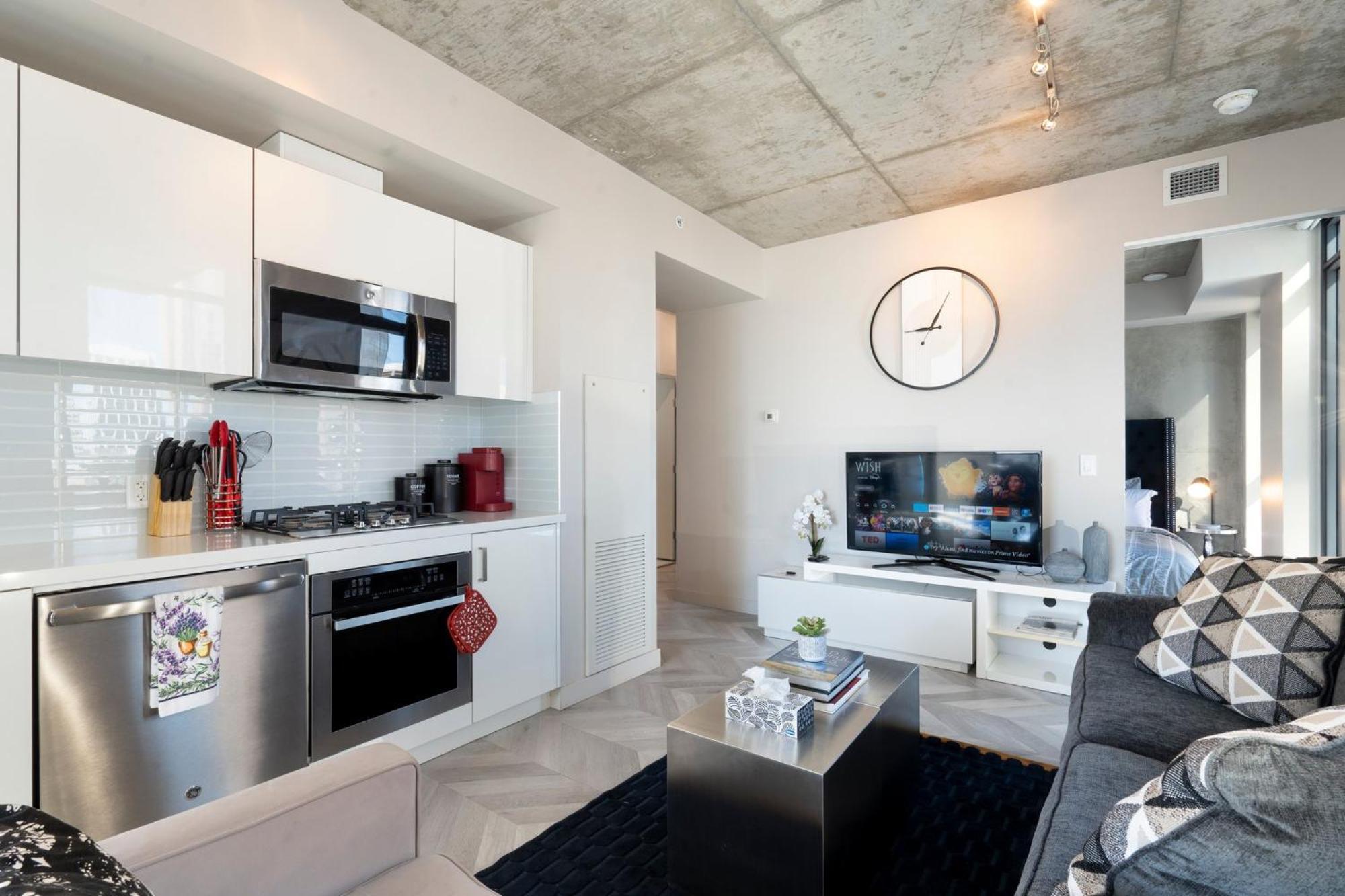 Apartment Downtown Paradise - 2 Beds, 2 Baths With Sofa Bed And Pool Calgary