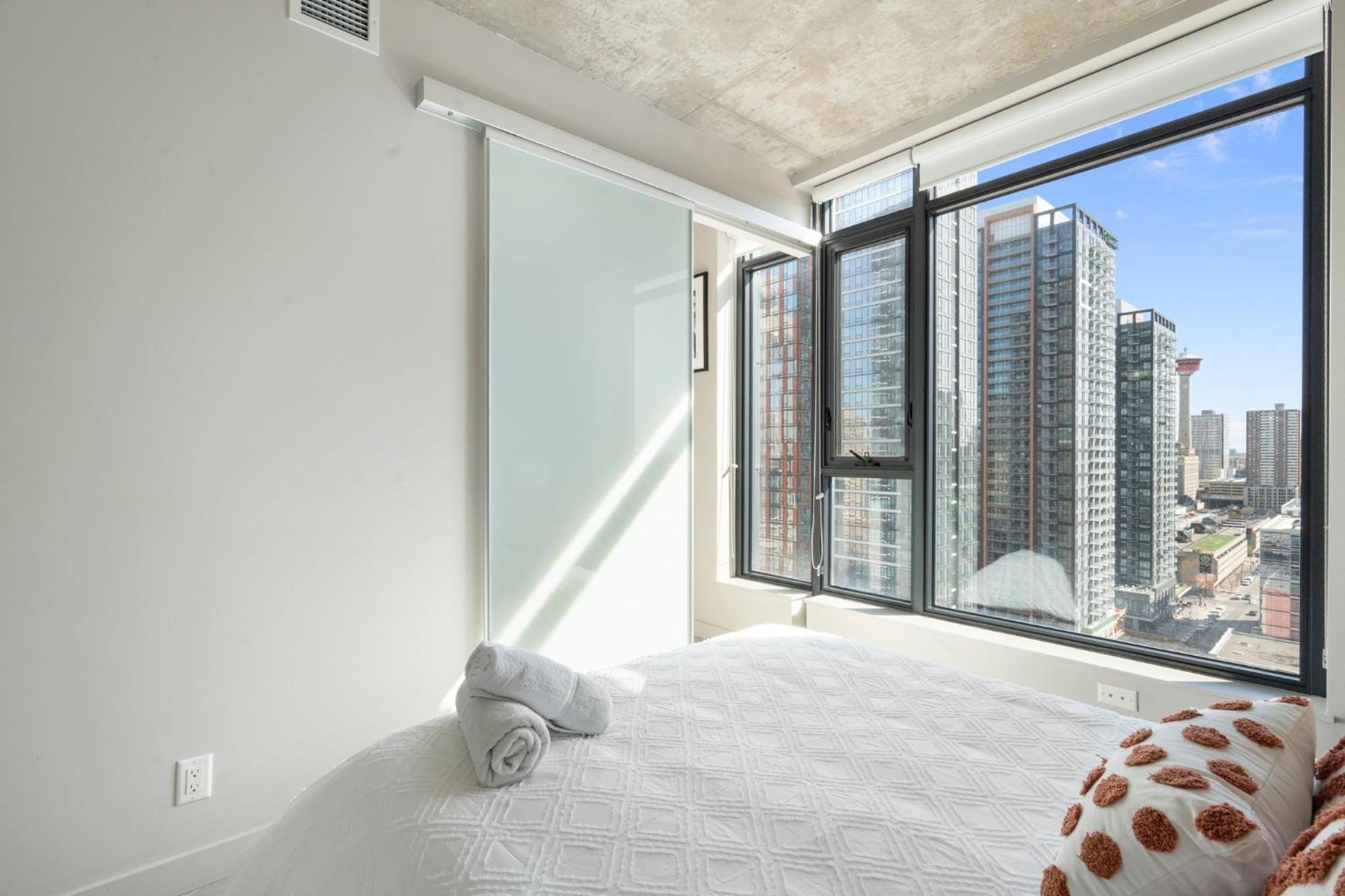 Downtown Paradise - 2 Beds, 2 Baths With Sofa Bed And Pool Apartment Calgary