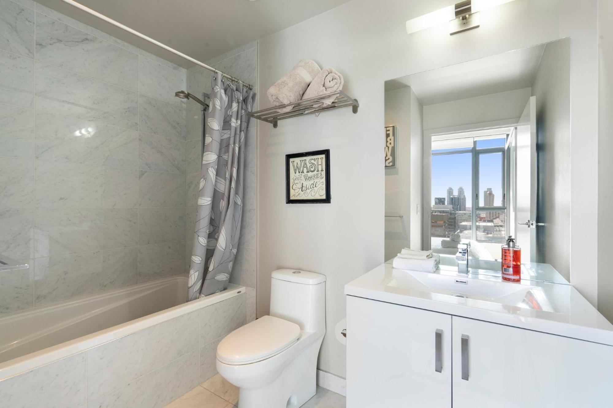 Apartment Downtown Paradise - 2 Beds, 2 Baths With Sofa Bed And Pool Calgary