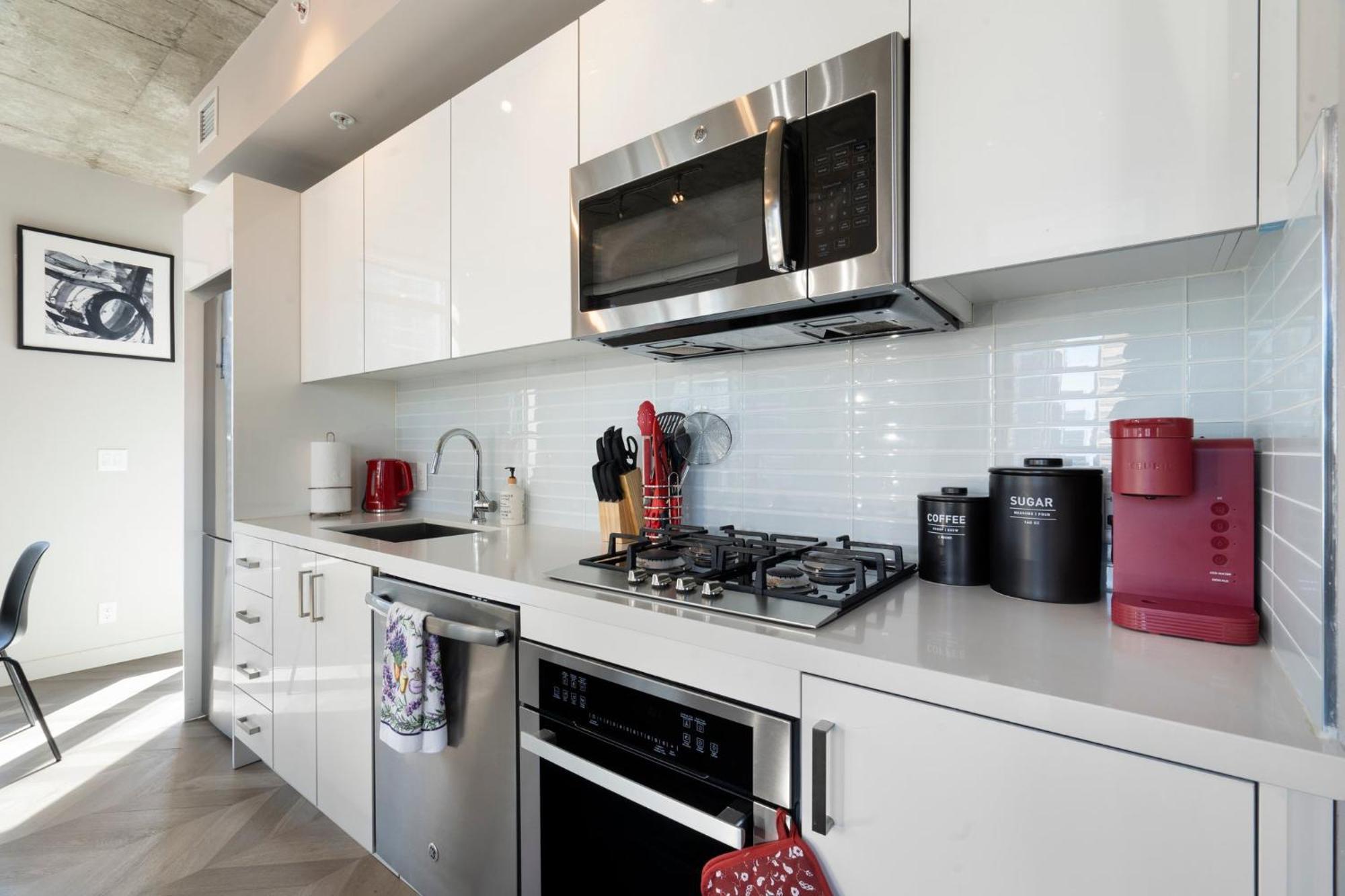 Downtown Paradise - 2 Beds, 2 Baths With Sofa Bed And Pool Calgary