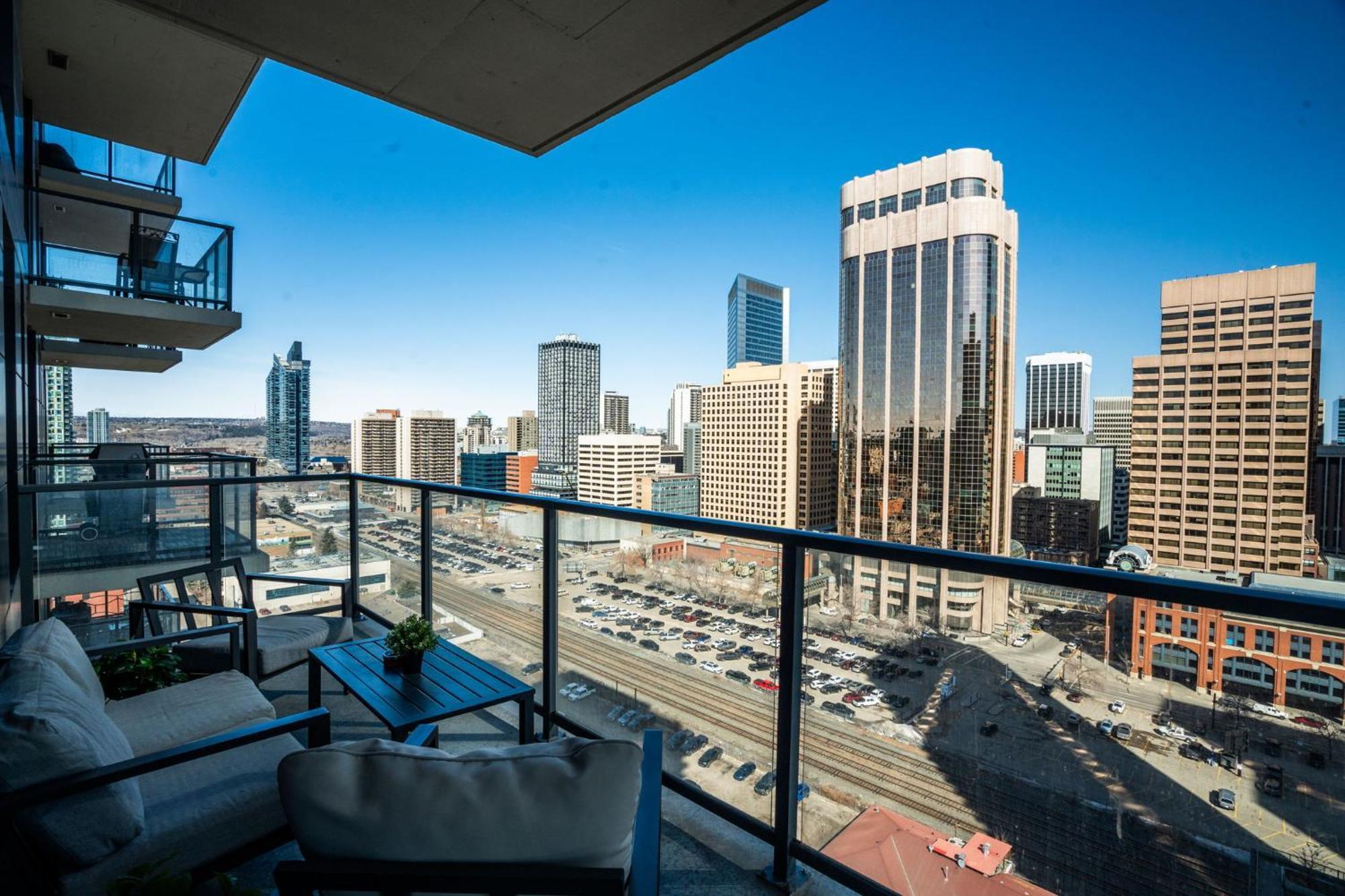 Apartment Downtown Paradise - 2 Beds, 2 Baths With Sofa Bed And Pool Calgary
