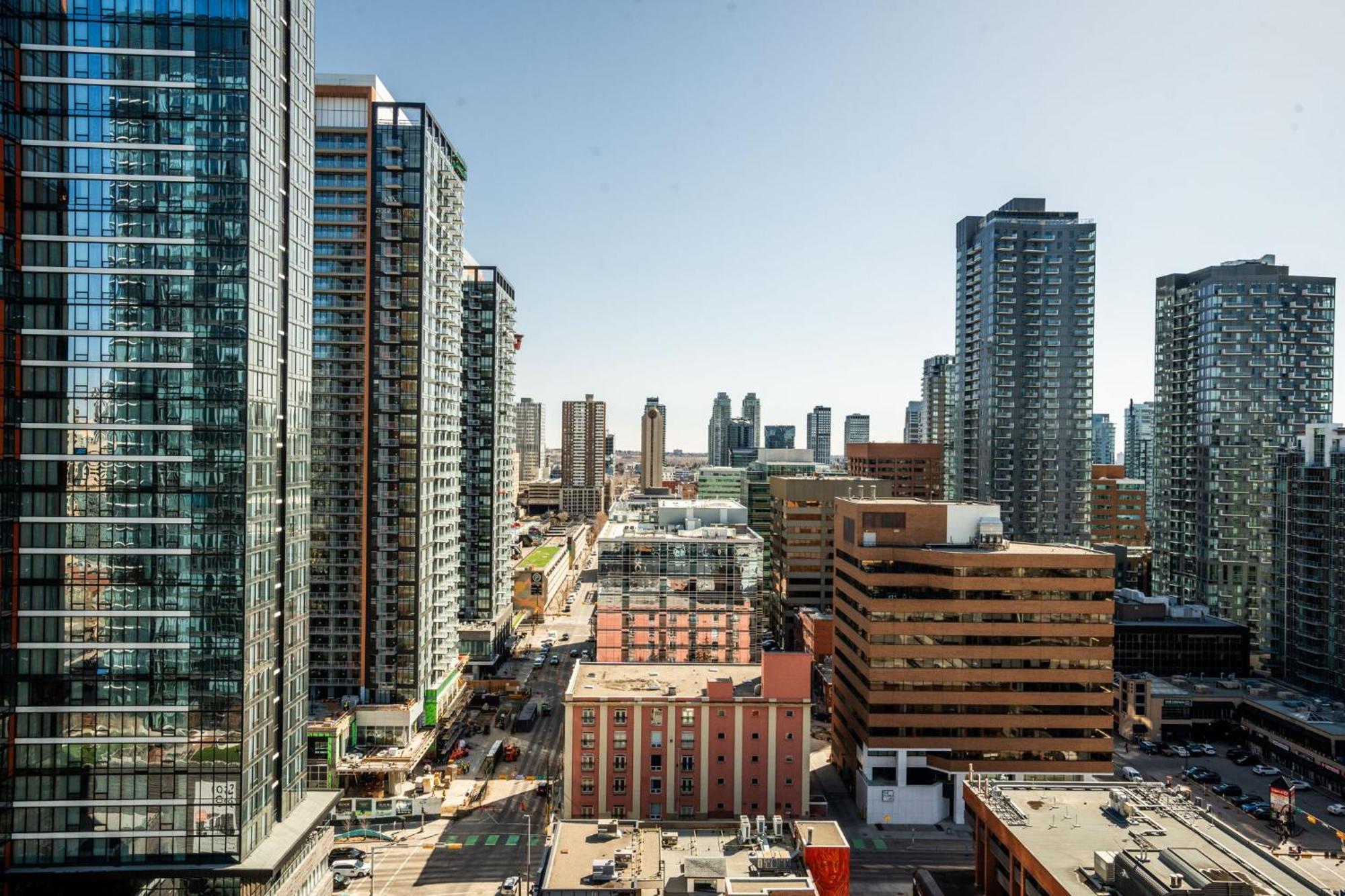 Downtown Paradise - 2 Beds, 2 Baths With Sofa Bed And Pool Apartment Calgary