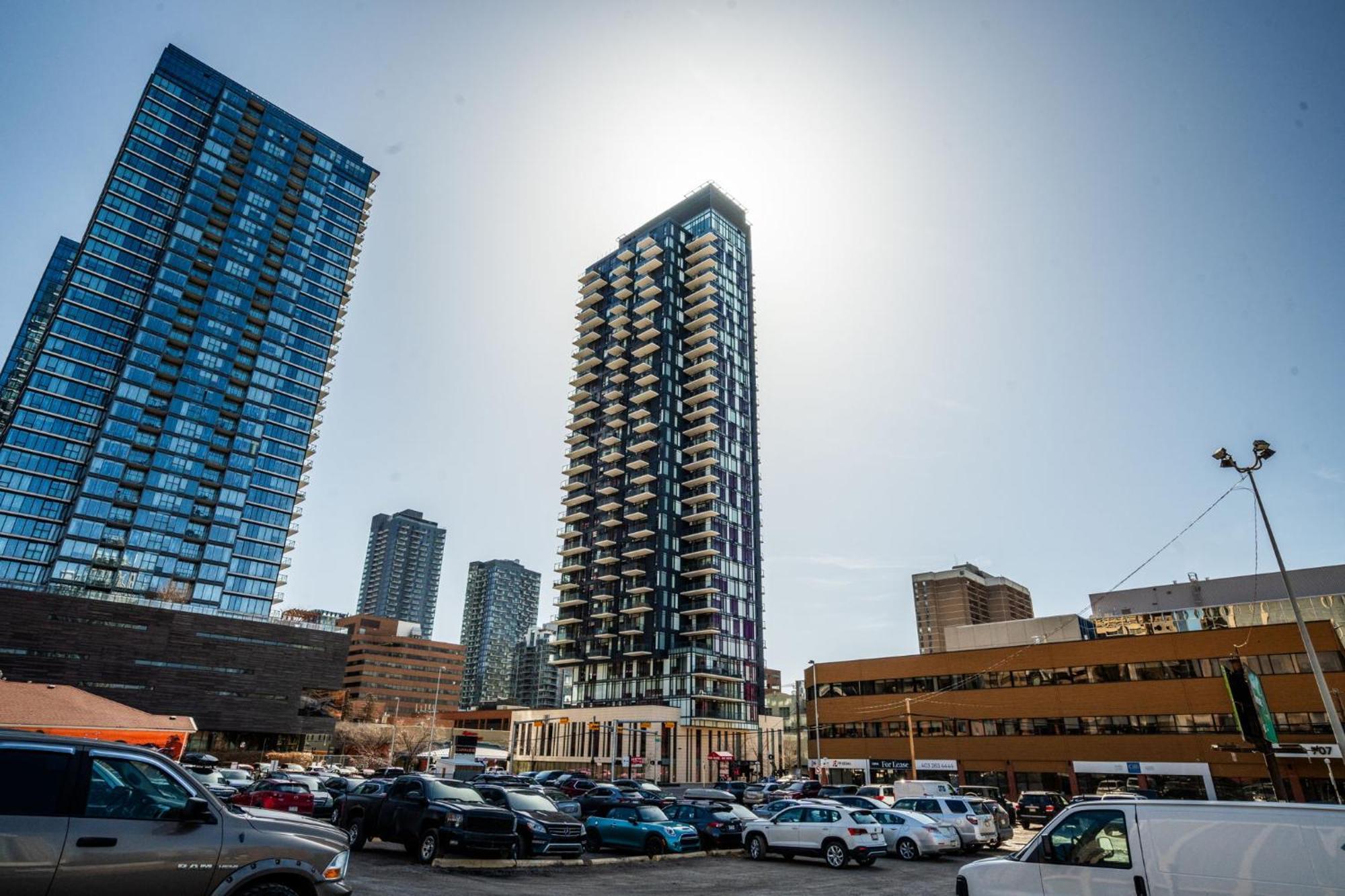 Downtown Paradise - 2 Beds, 2 Baths With Sofa Bed And Pool Calgary