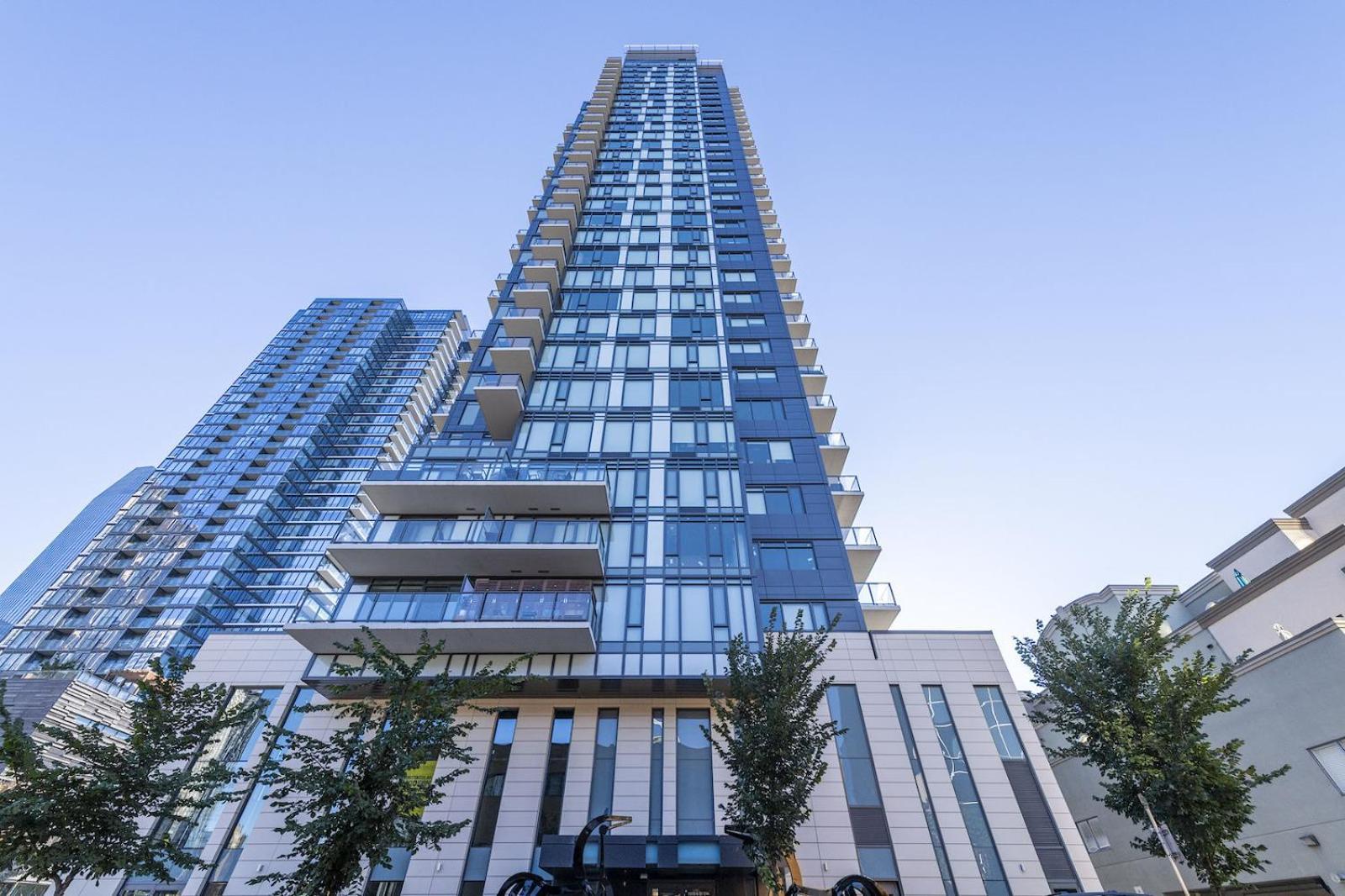 Apartment Luxury Downtown Sunset Getaway: Urban Oasis With Kitchen & Gym