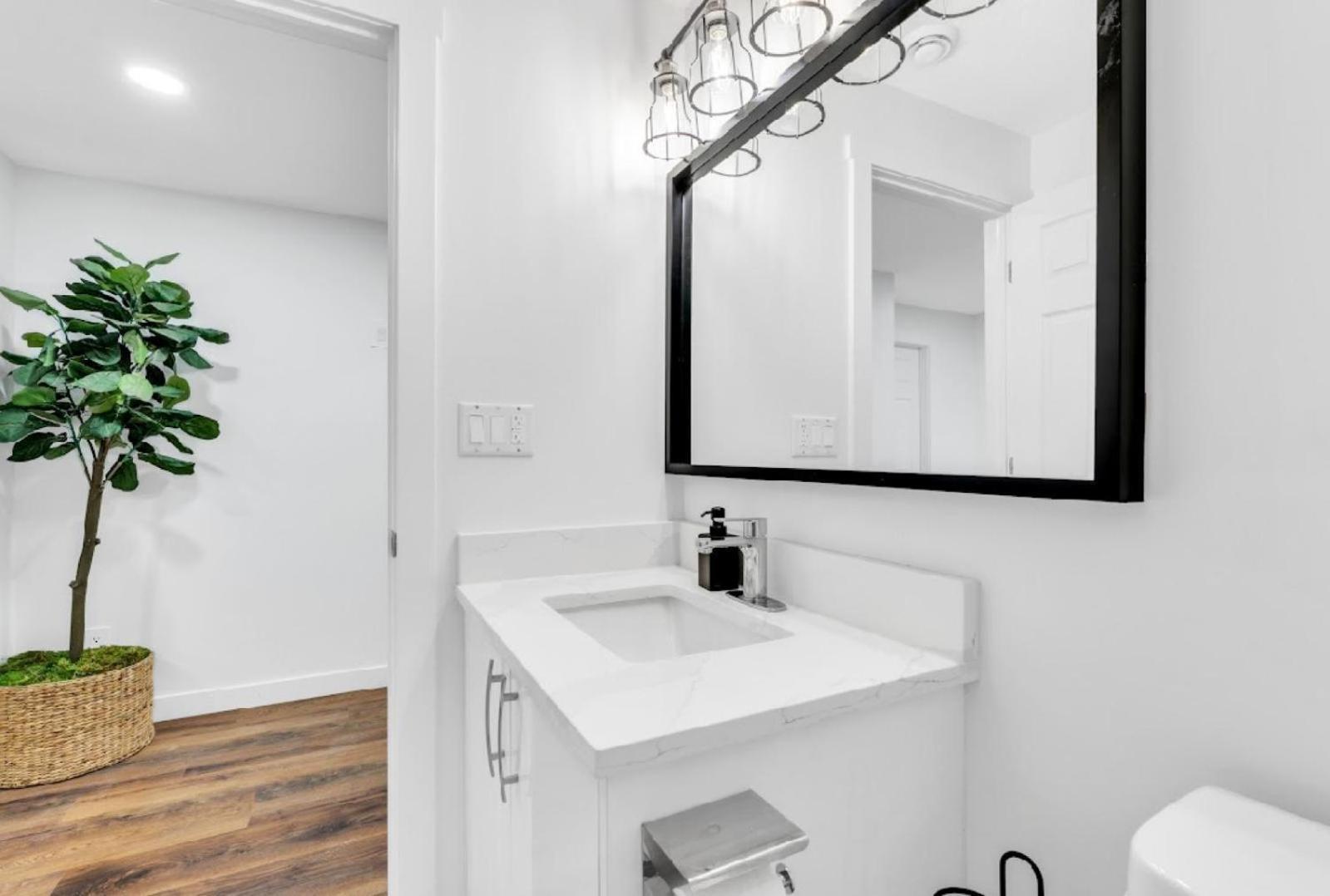 Luxurious And Spacious 2br * Calgary