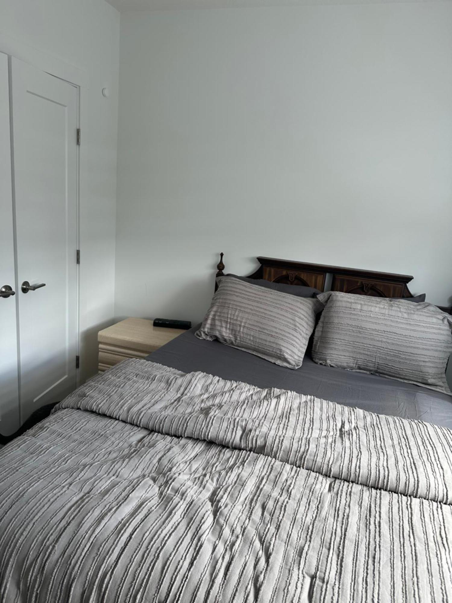 Spacious 2 Bedroom & Kitchen Basement Near Airport Apartment Calgary