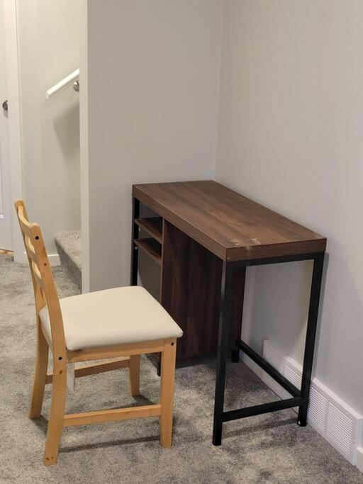 Apartment Cozy Vacation! 3min From Cinema Plex, Biggest Ymca, South Health Campus, Etc