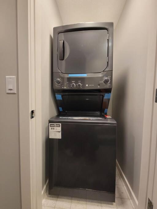 Cozy Vacation! 3min From Cinema Plex, Biggest Ymca, South Health Campus, Etc Apartment *