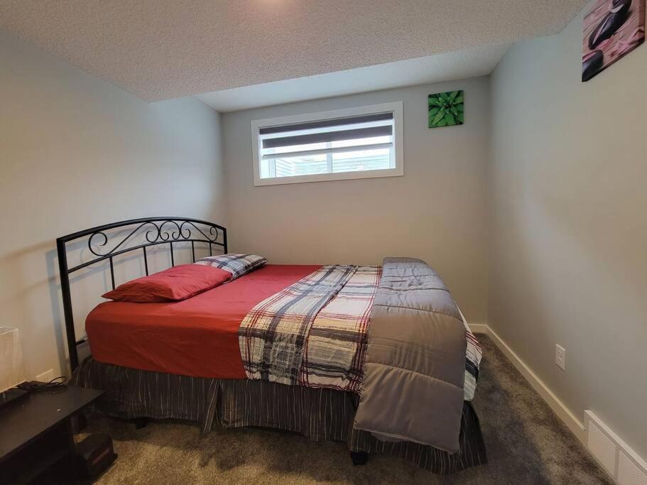 Cozy Vacation! 3min From Cinema Plex, Biggest Ymca, South Health Campus, Etc