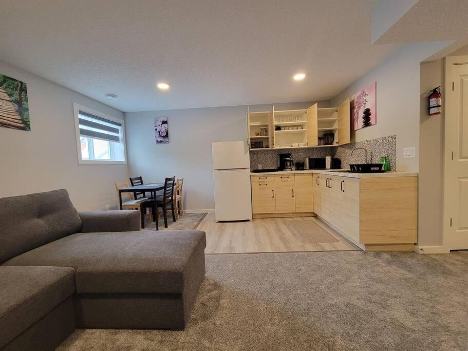 Apartment Cozy Vacation! 3min From Cinema Plex, Biggest Ymca, South Health Campus, Etc *