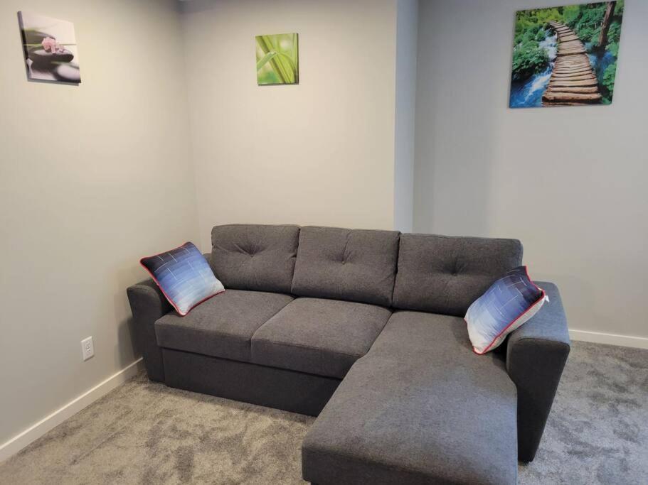 Apartment Cozy Vacation! 3min From Cinema Plex, Biggest Ymca, South Health Campus, Etc Calgary