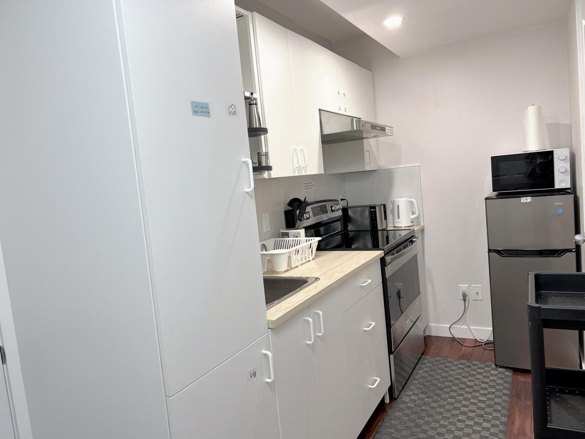 Lily Near Golf And Banff Costco Newly Renovated Queen Size Bed Single Bathroom Sofa Tv