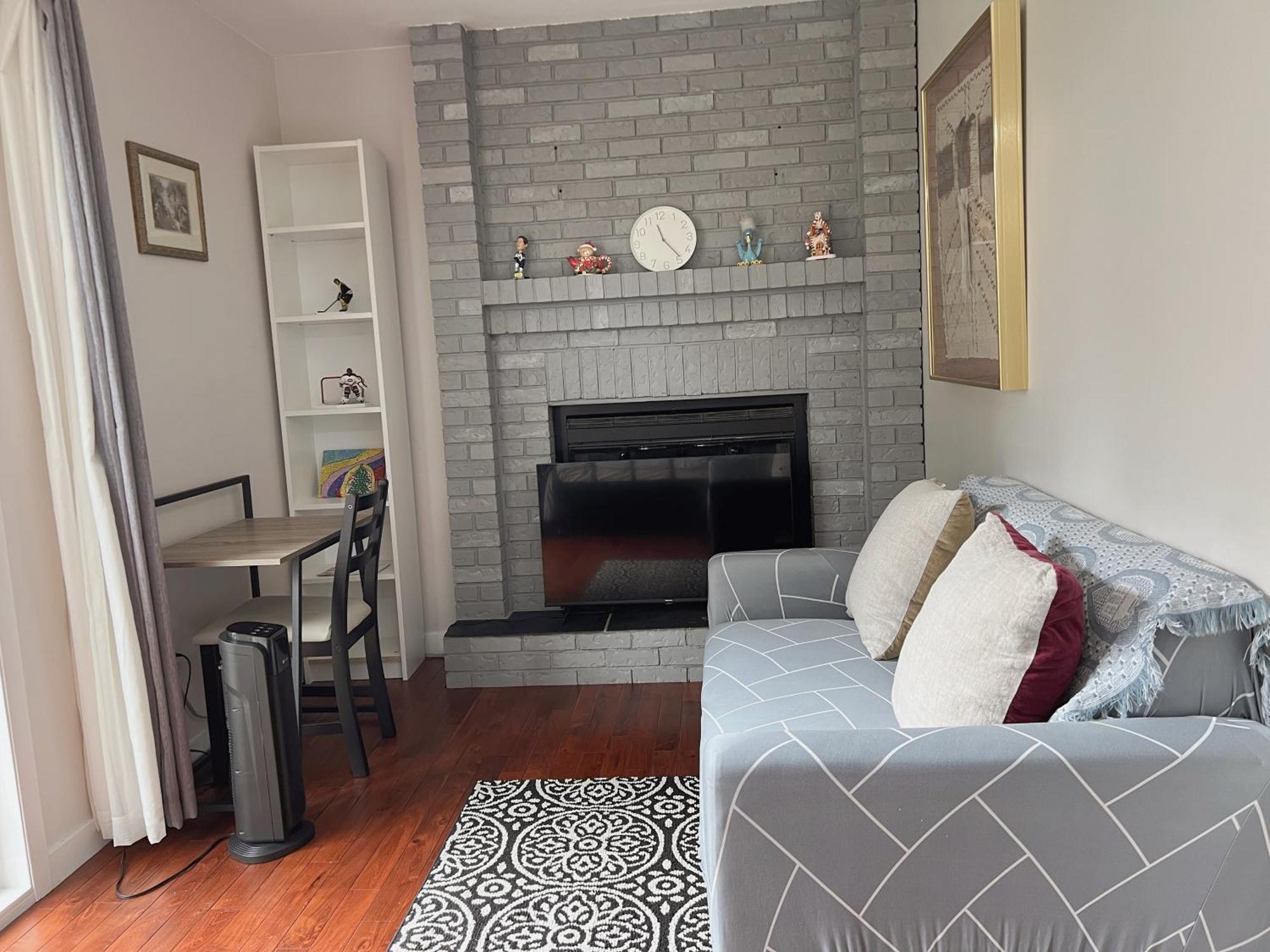 Lily Near Golf And Banff Costco Newly Renovated Queen Size Bed Single Bathroom Sofa Tv * Calgary