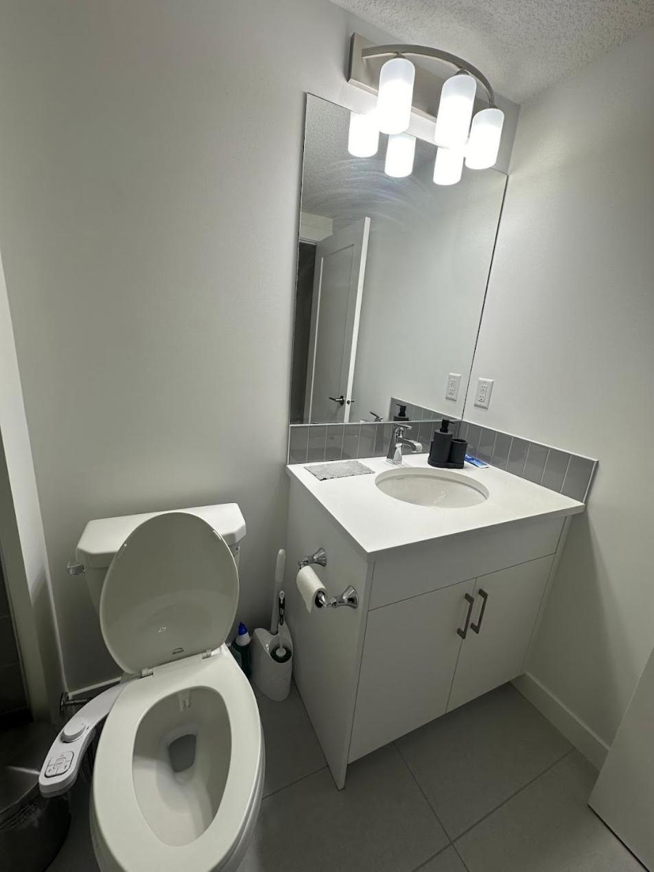 Spacious 2 Bedroom & Kitchen Basement Near Airport Apartment *