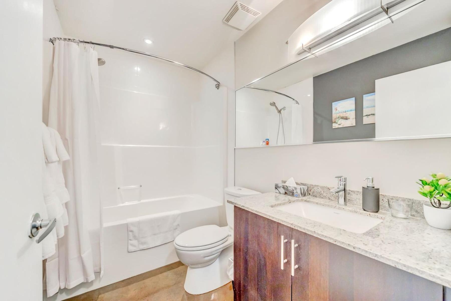 Luxury 2br - King Bed - Stunning Views *