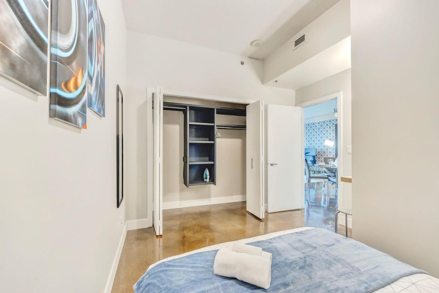 Luxury 2br - King Bed - Stunning Views * Calgary