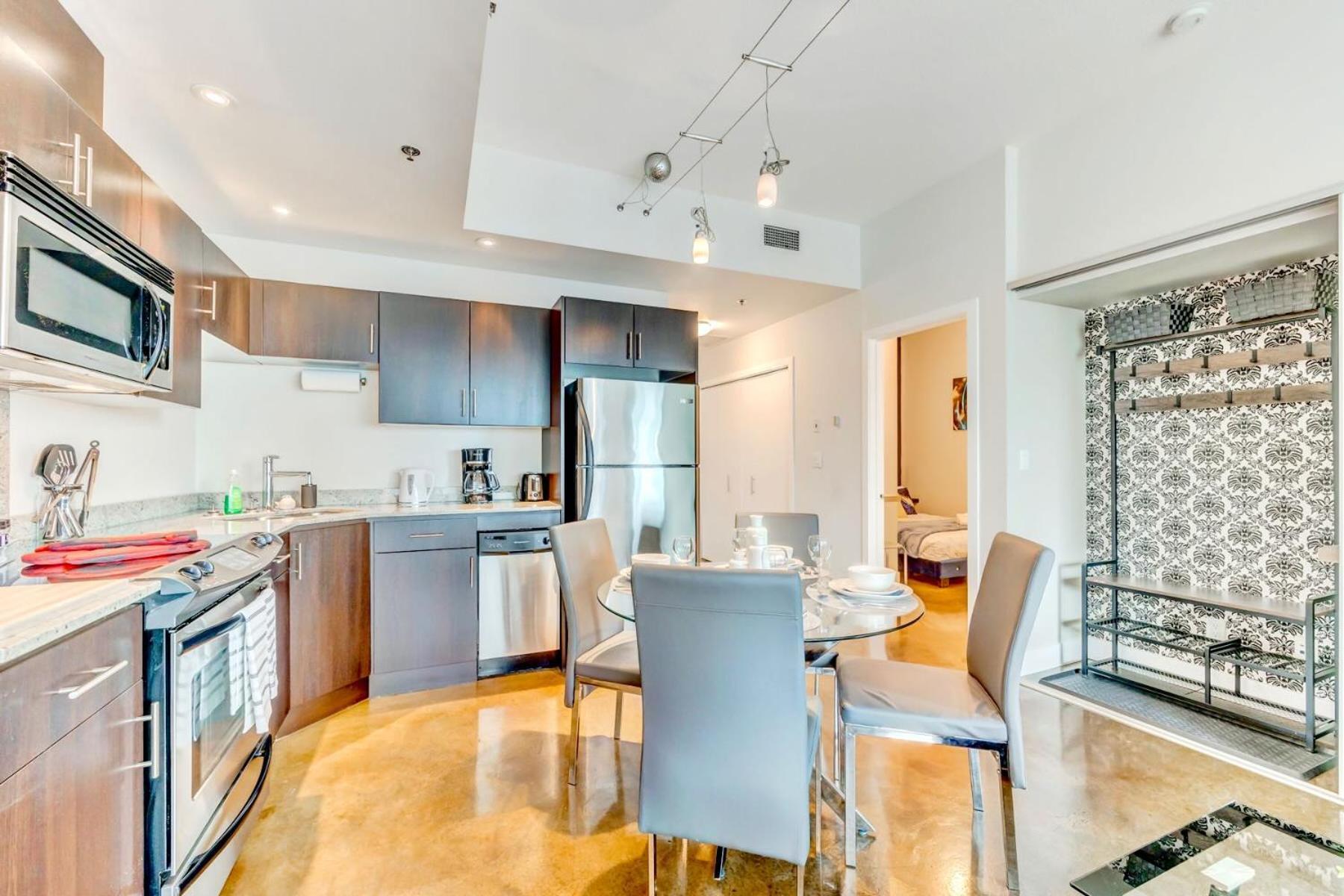 Luxury 2br - King Bed - Stunning Views *
