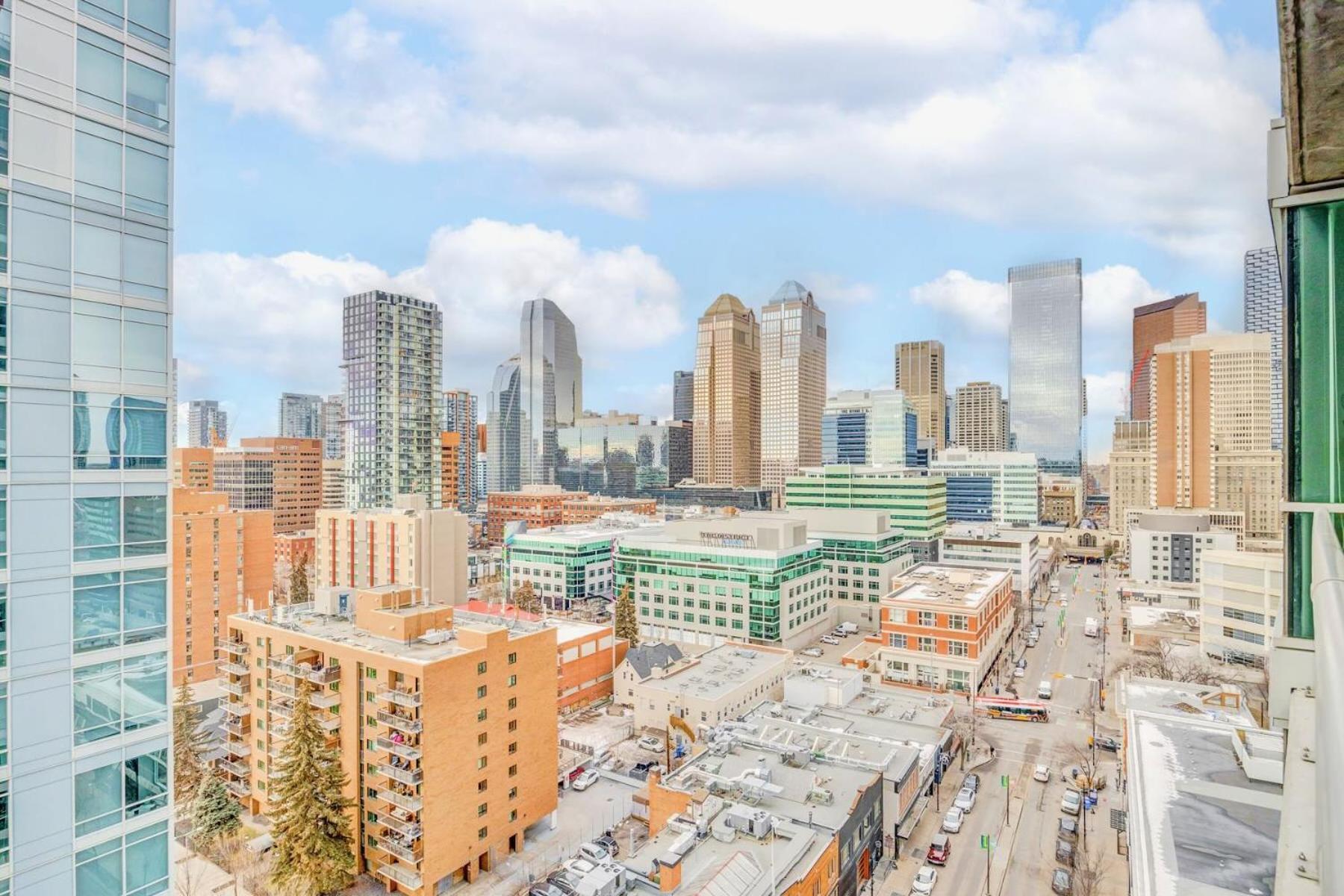 Luxury 2br - King Bed - Stunning Views Calgary