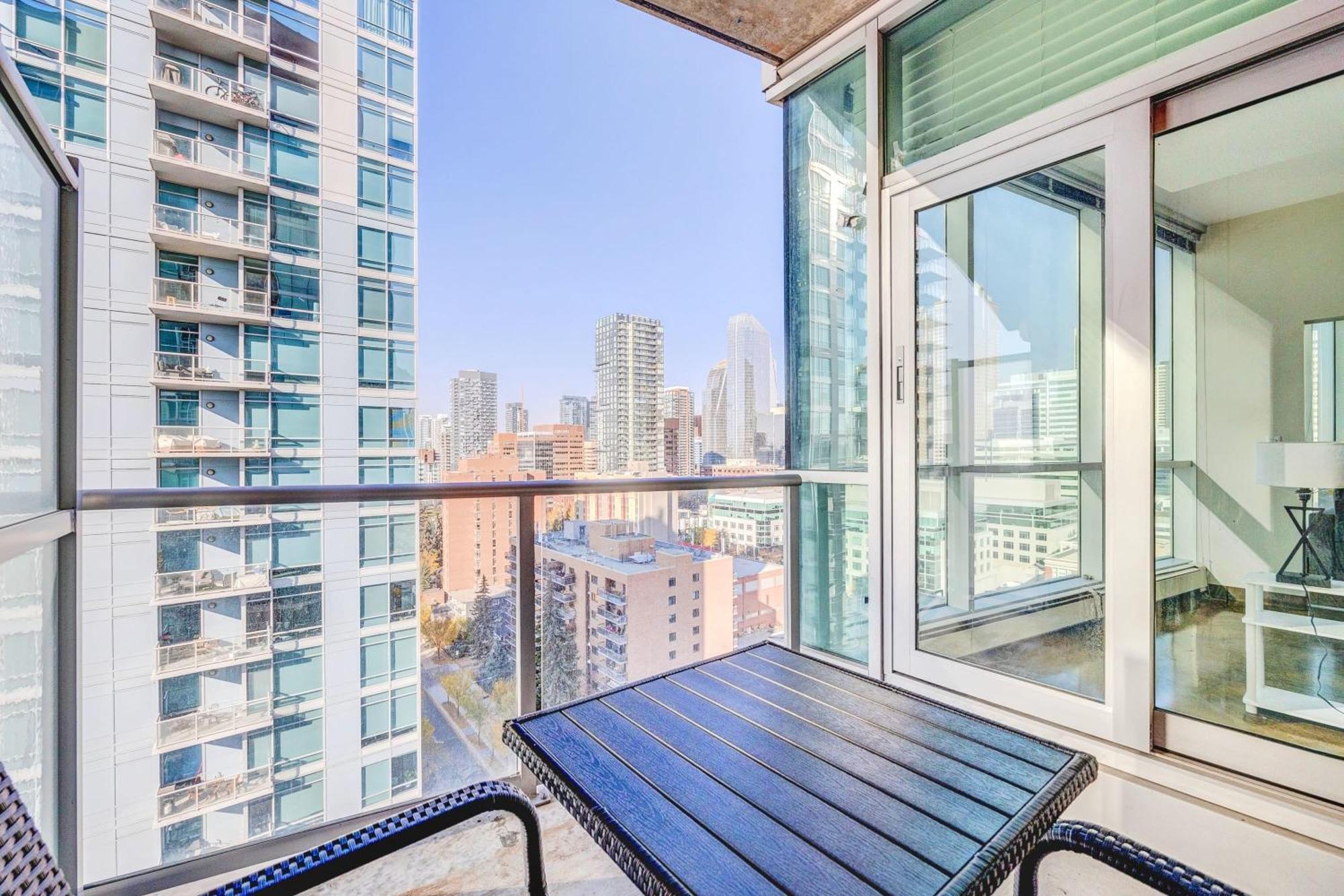 Luxury 2br - Downtown Views Apartment *