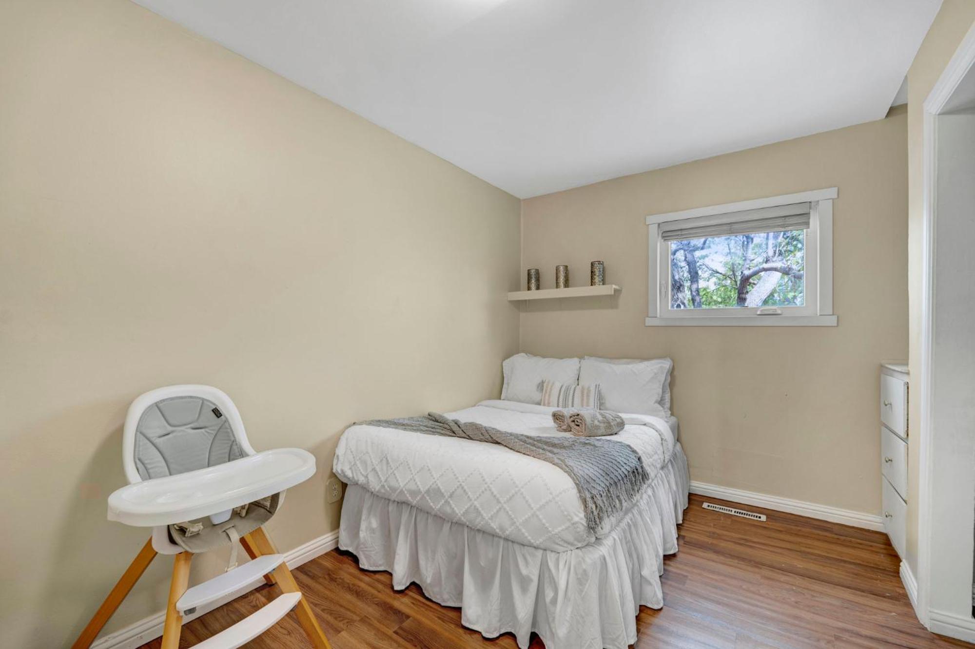 Family Playhouse Holiday home Calgary