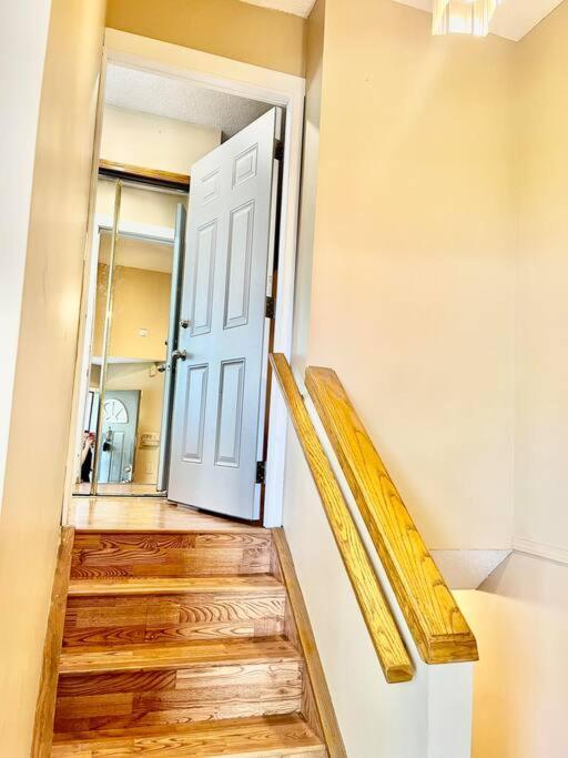 Airport 4br2ba Double Garage Pet Friendly Apartment *