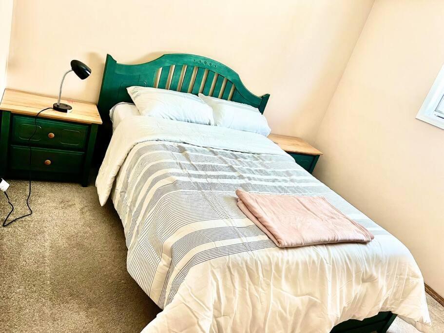 Apartment Airport 4br2ba Double Garage Pet Friendly Calgary
