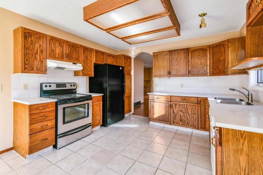 Airport 4br2ba Double Garage Pet Friendly * Calgary
