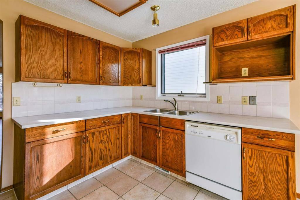 Airport 4br2ba Double Garage Pet Friendly Calgary