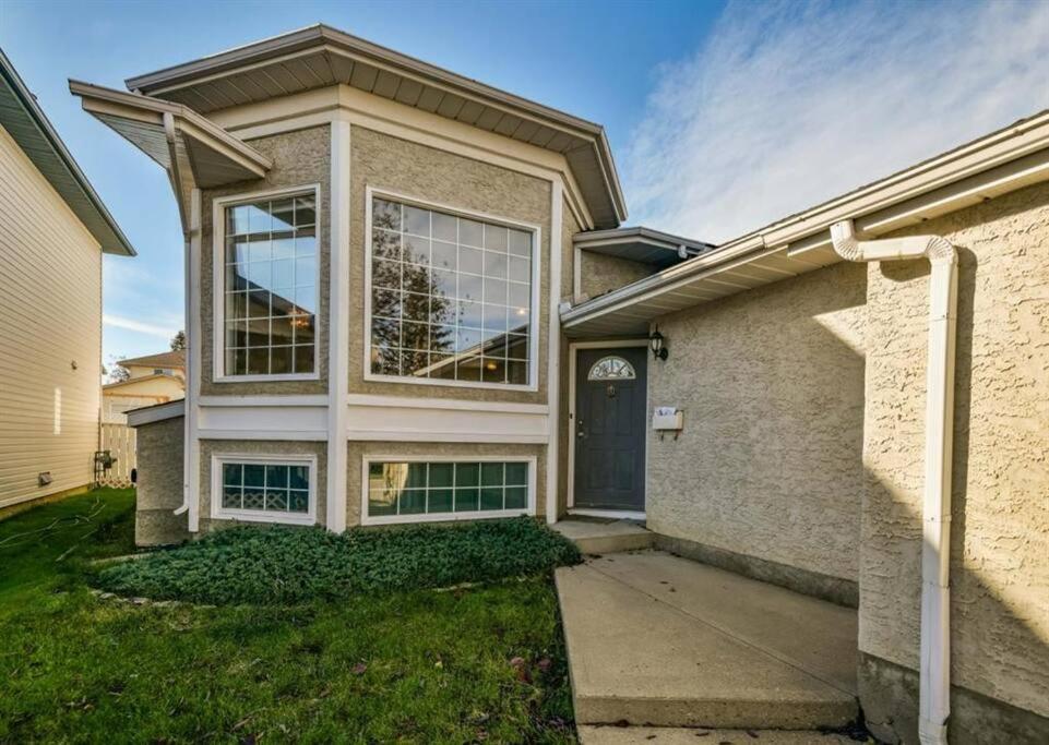 Airport 4br2ba Double Garage Pet Friendly Apartment