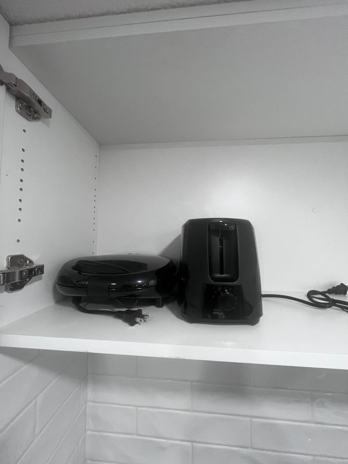 Adorable Private In Seton Se, Apartment *