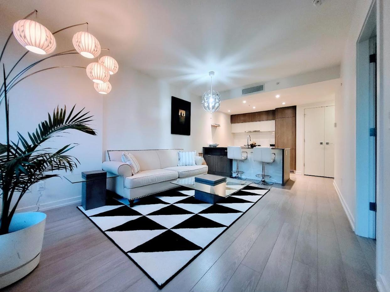 Your Perfect Escape - Modern Landmark In Downtown - Free Parking- Premium Location Calgary
