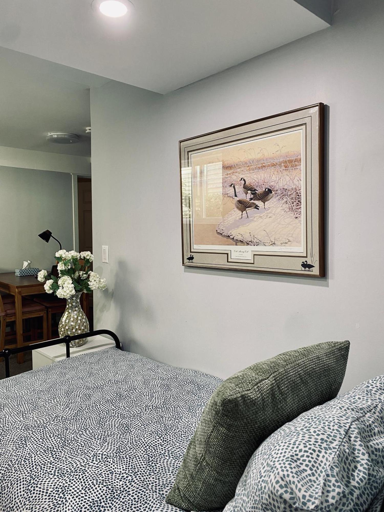 Newly Renovated Elephant Close To Banff And Business Center *