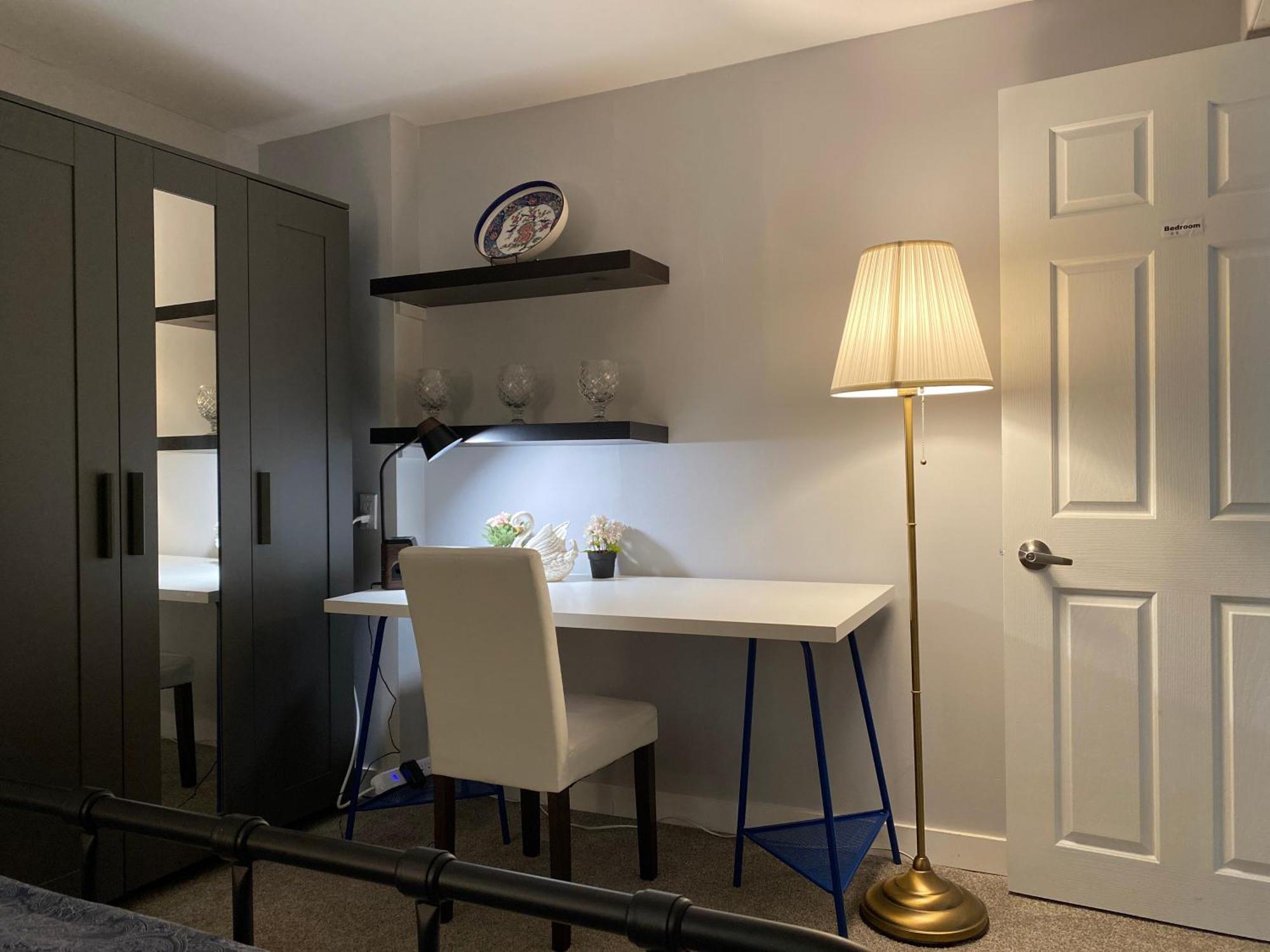 Newly Renovated Elephant Close To Banff And Business Center