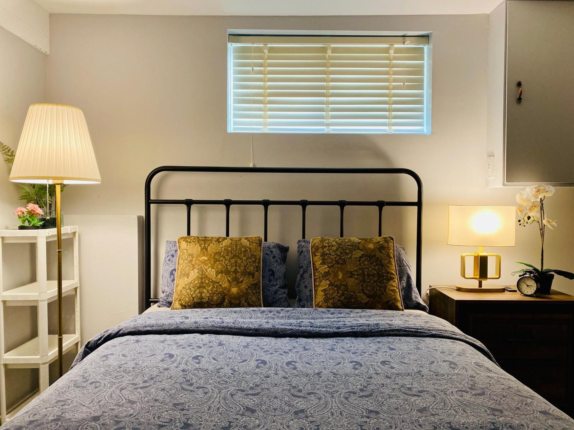 Newly Renovated Elephant Close To Banff And Business Center * Calgary