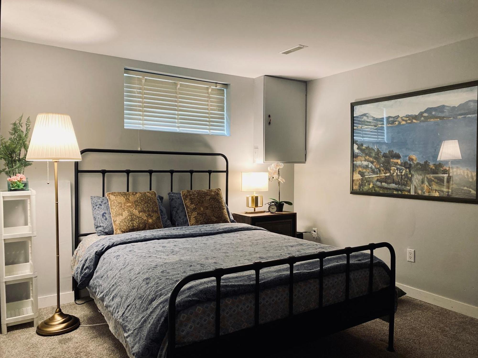 Newly Renovated Elephant Close To Banff And Business Center * Calgary