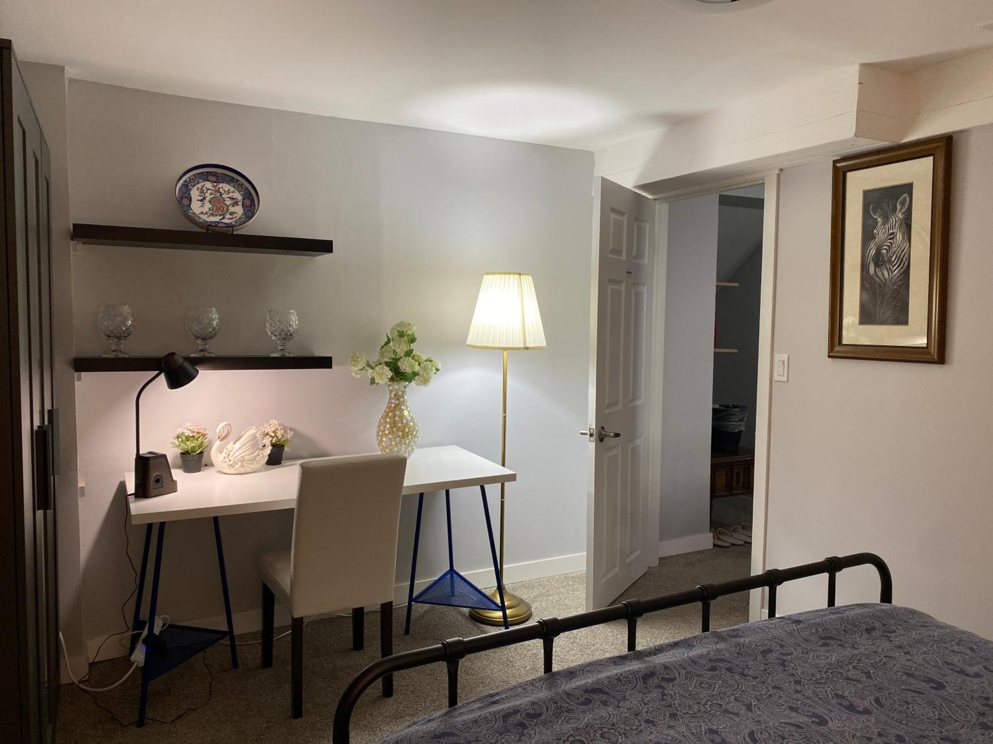 Newly Renovated Elephant Close To Banff And Business Center *