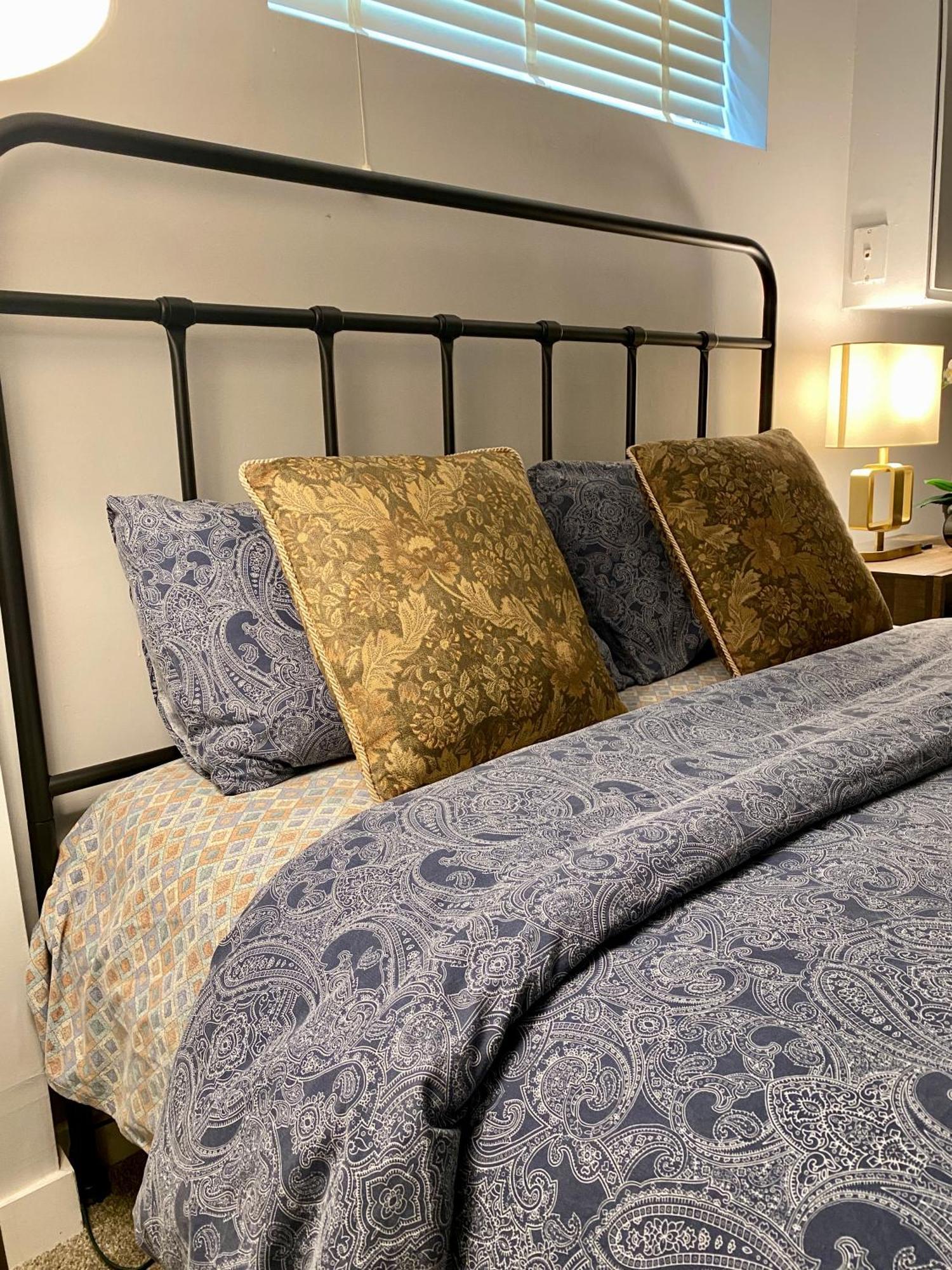 Villa Newly Renovated Elephant Close To Banff And Business Center Calgary