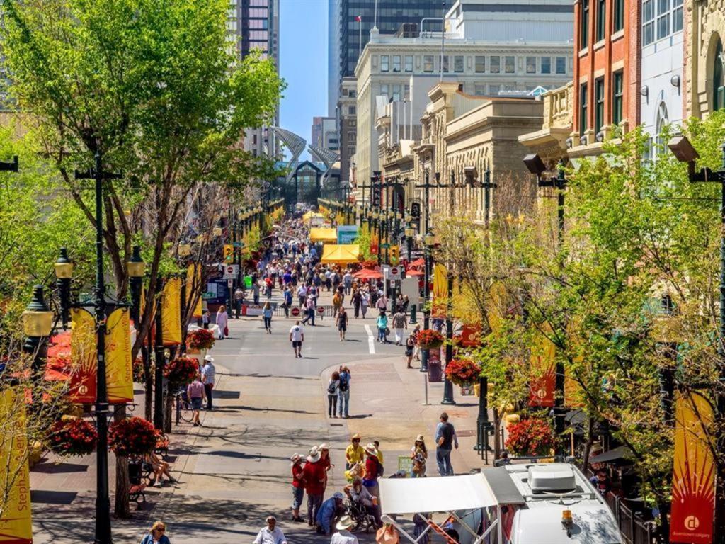 A Spacious Downtown 1-bed Apartment Calgary