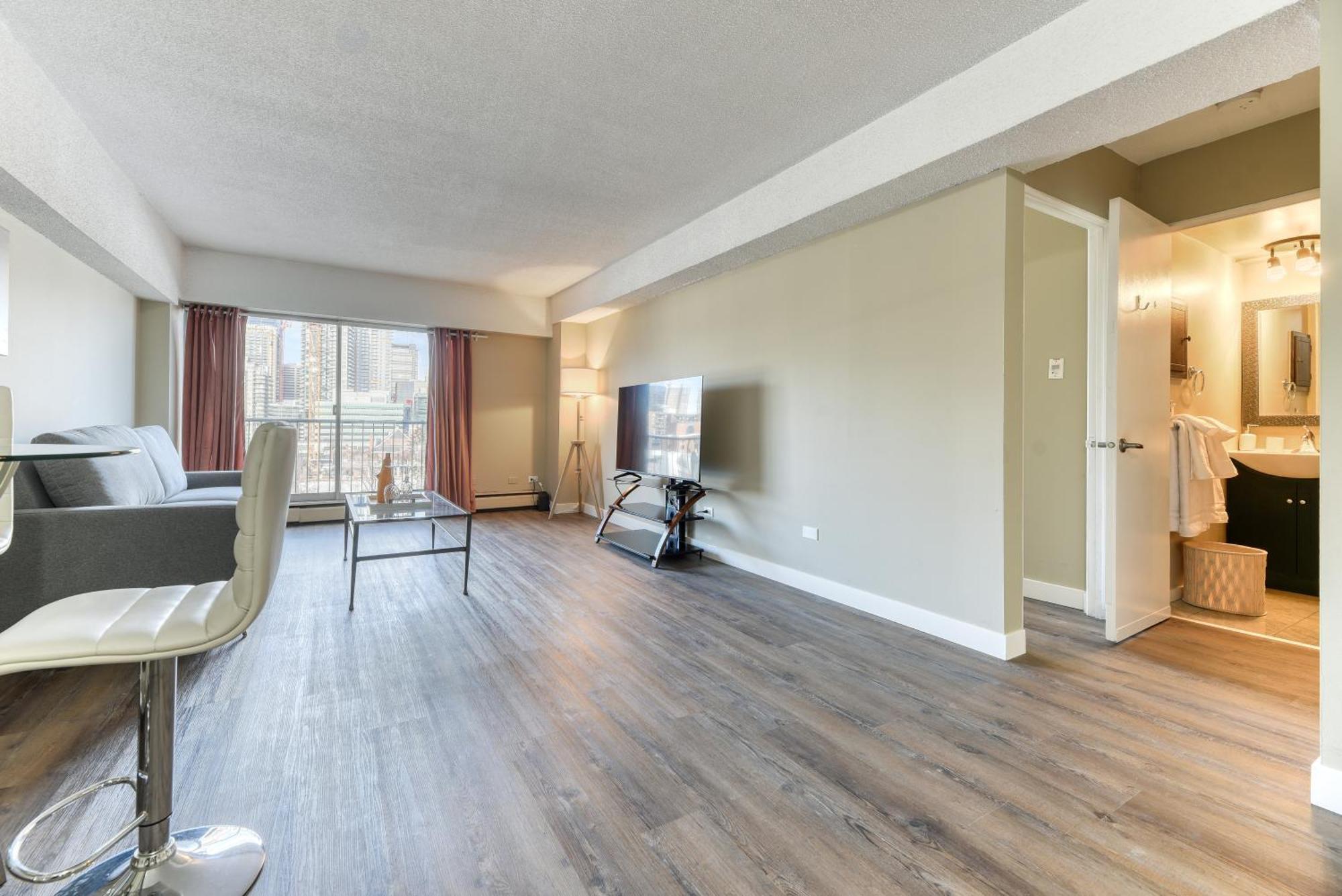 A Spacious Downtown 1-bed * Calgary