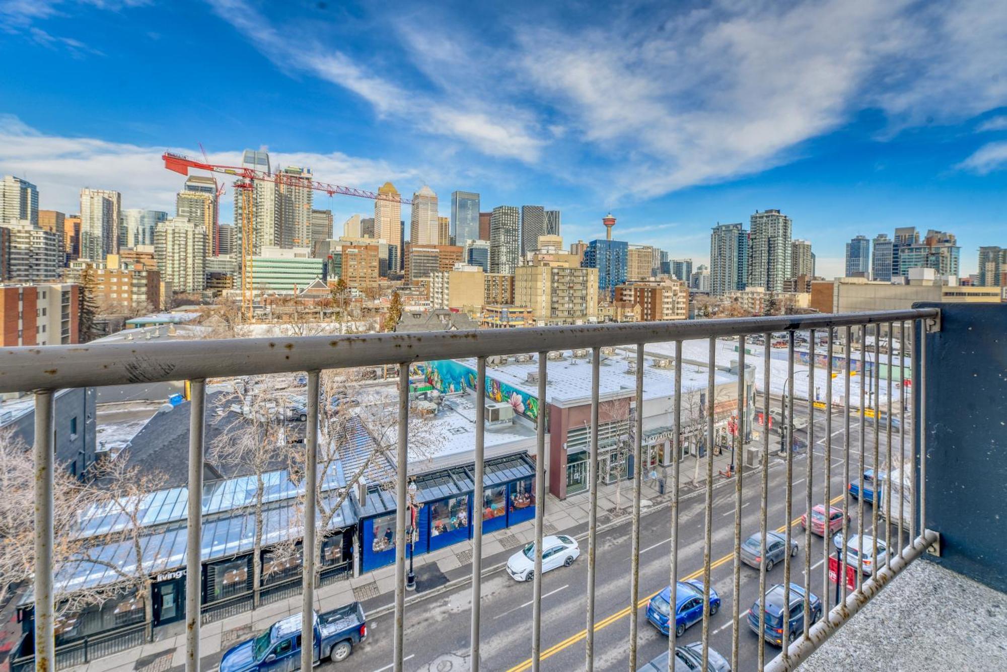 A Spacious Downtown 1-bed Apartment *