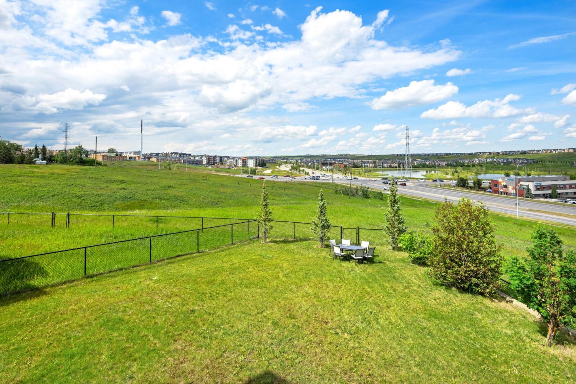 Luxury Lakeview - 2500sqft Of Private Space With 5 Beds, 4 Bath, 2 Living Rooms, Kitchen, Ac, Jacuzzi, 18-min To Airport, 20-min To Downtown, 80-min To Banff Calgary