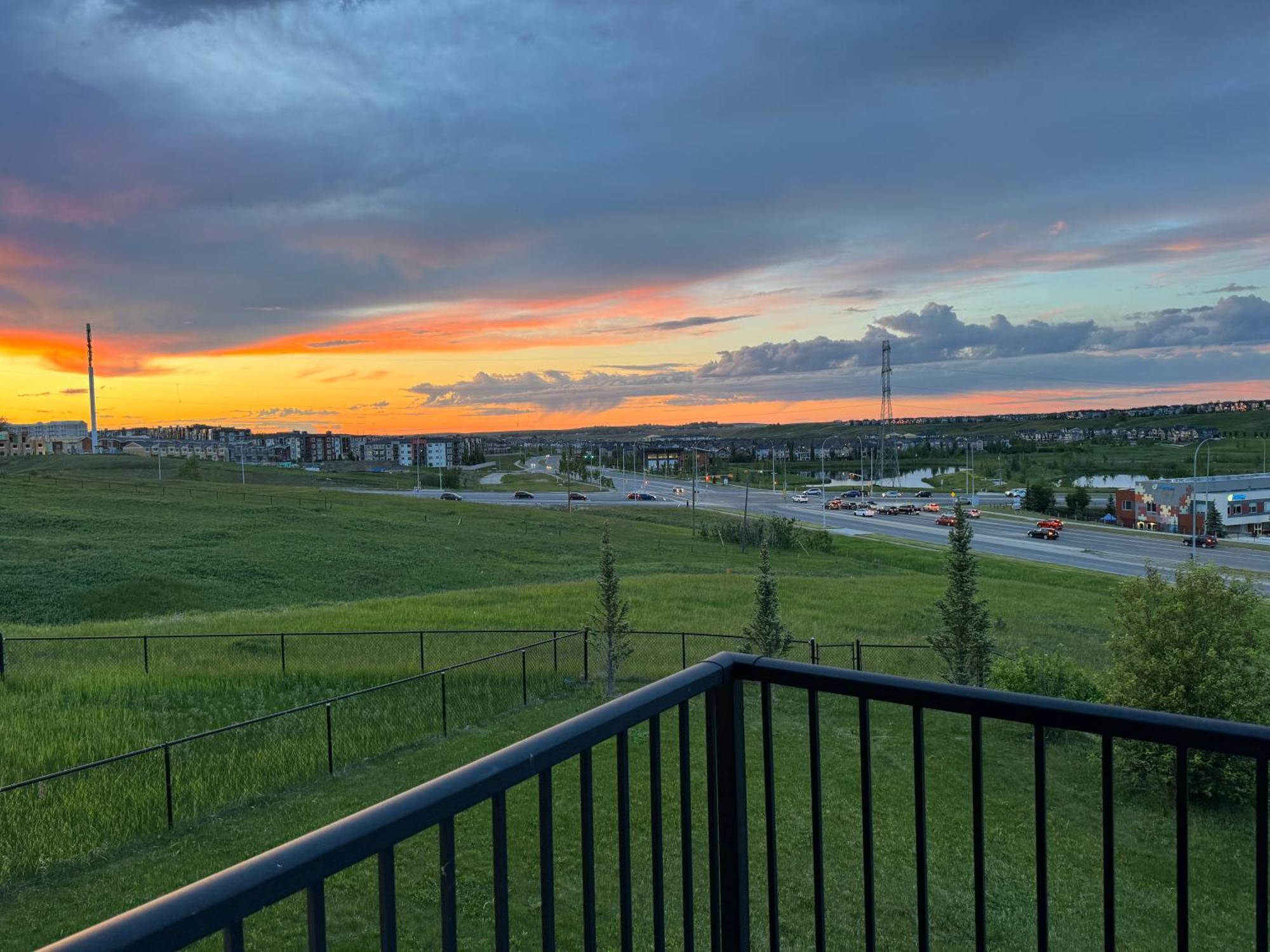 Luxury Lakeview - 2500sqft Of Private Space With 5 Beds, 4 Bath, 2 Living Rooms, Kitchen, Ac, Jacuzzi, 18-min To Airport, 20-min To Downtown, 80-min To Banff Holiday home