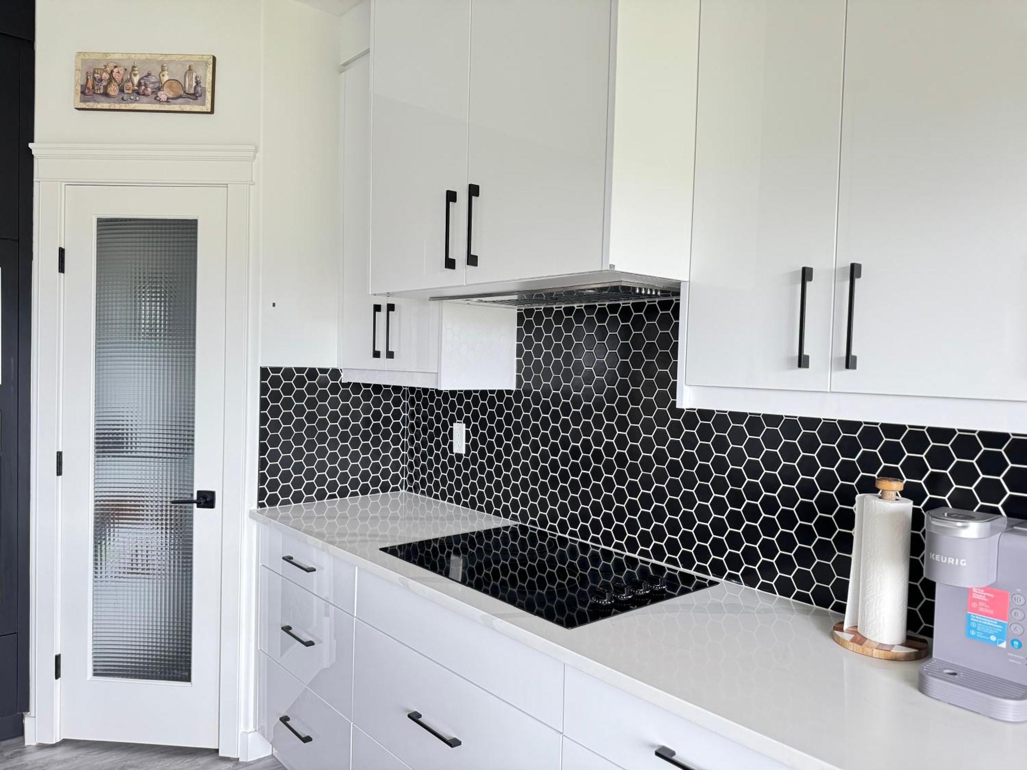 Holiday home Luxury Lakeview - 2500sqft Of Private Space With 5 Beds, 4 Bath, 2 Living Rooms, Kitchen, Ac, Jacuzzi, 18-min To Airport, 20-min To Downtown, 80-min To Banff