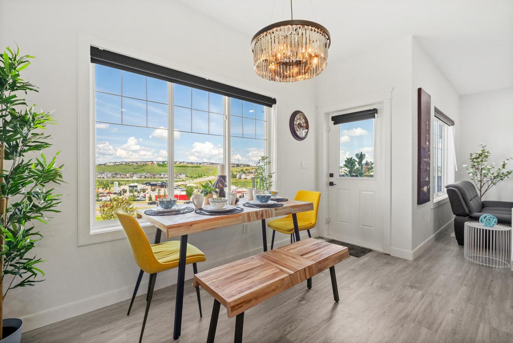 Luxury Lakeview - 2500sqft Of Private Space With 5 Beds, 4 Bath, 2 Living Rooms, Kitchen, Ac, Jacuzzi, 18-min To Airport, 20-min To Downtown, 80-min To Banff Holiday home Calgary