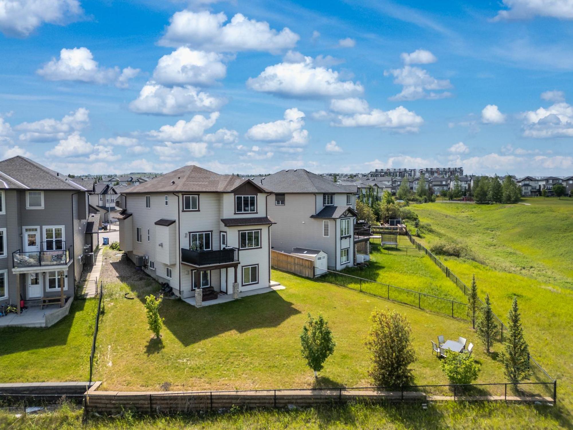 Luxury Lakeview - 2500sqft Of Private Space With 5 Beds, 4 Bath, 2 Living Rooms, Kitchen, Ac, Jacuzzi, 18-min To Airport, 20-min To Downtown, 80-min To Banff Calgary