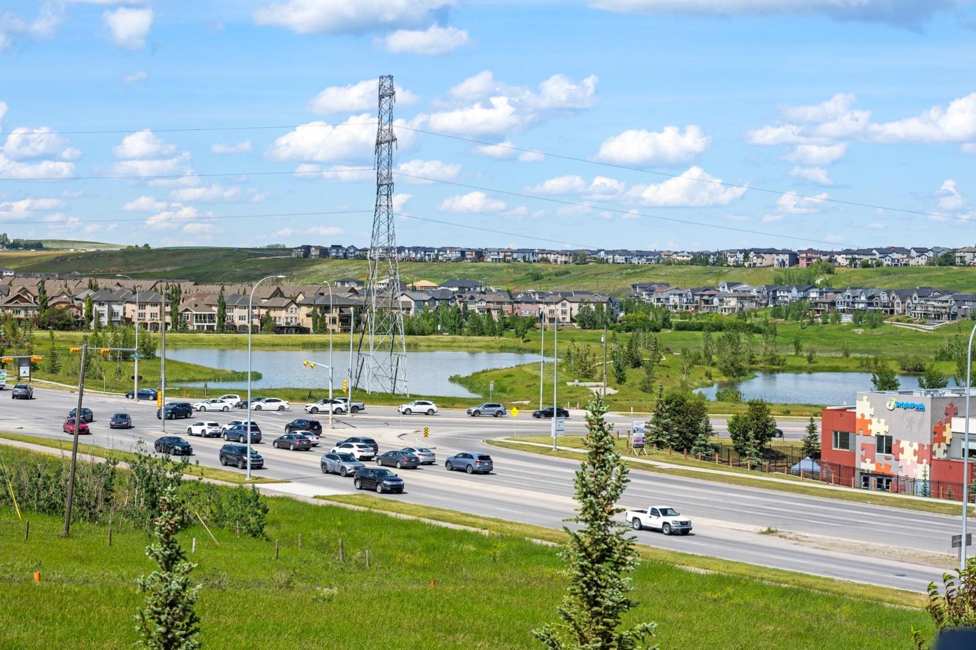 Luxury Lakeview - 2500sqft Of Private Space With 5 Beds, 4 Bath, 2 Living Rooms, Kitchen, Ac, Jacuzzi, 18-min To Airport, 20-min To Downtown, 80-min To Banff Holiday home Calgary