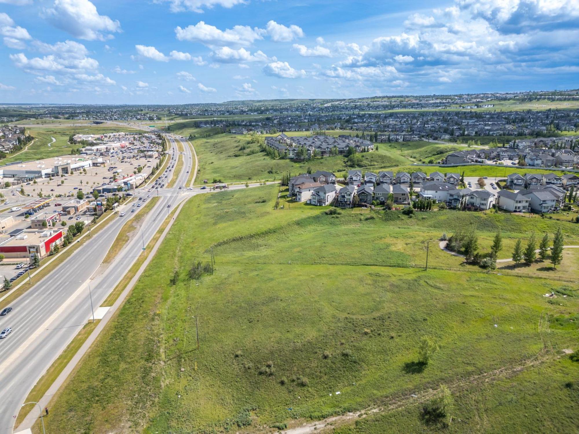 Luxury Lakeview - 2500sqft Of Private Space With 5 Beds, 4 Bath, 2 Living Rooms, Kitchen, Ac, Jacuzzi, 18-min To Airport, 20-min To Downtown, 80-min To Banff * Calgary
