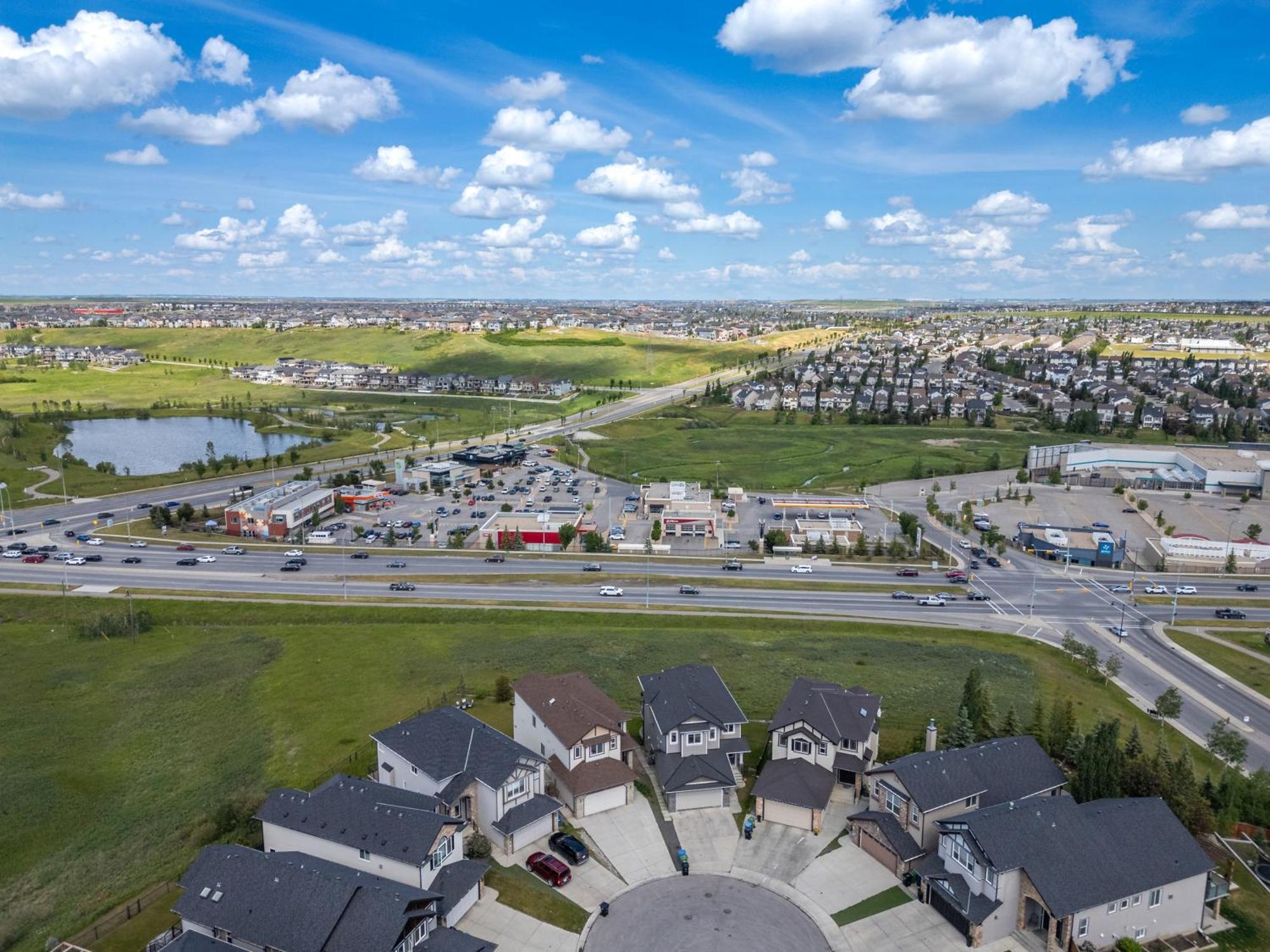 Luxury Lakeview - 2500sqft Of Private Space With 5 Beds, 4 Bath, 2 Living Rooms, Kitchen, Ac, Jacuzzi, 18-min To Airport, 20-min To Downtown, 80-min To Banff *