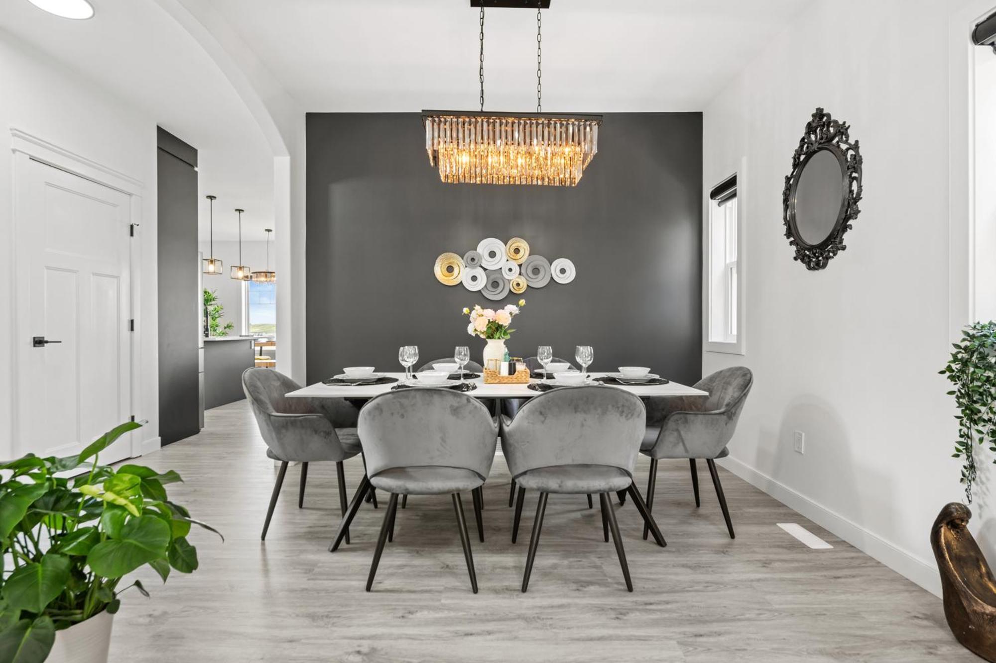 Holiday home Luxury Lakeview - 2500sqft Of Private Space With 5 Beds, 4 Bath, 2 Living Rooms, Kitchen, Ac, Jacuzzi, 18-min To Airport, 20-min To Downtown, 80-min To Banff Calgary