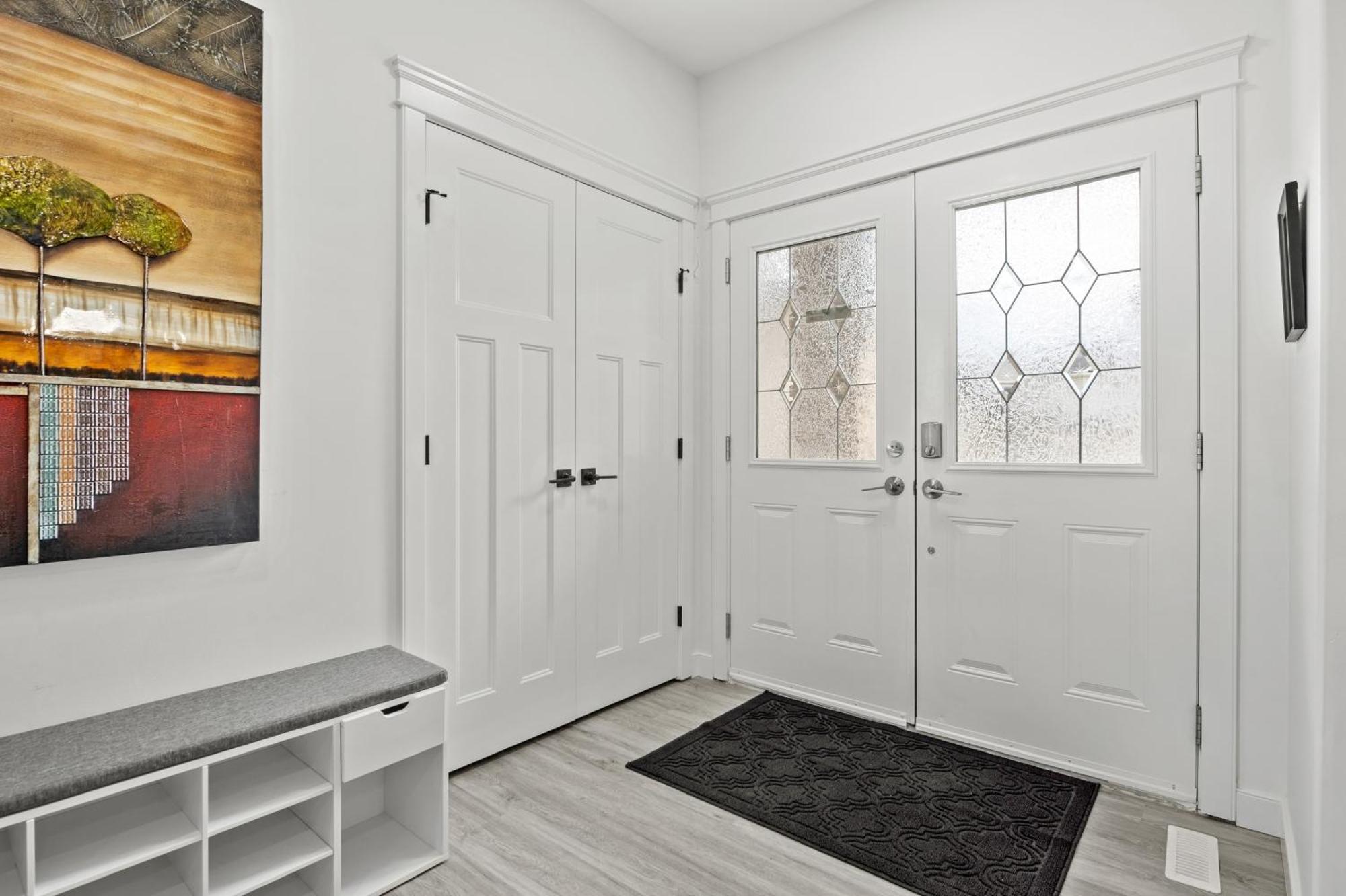 Luxury Lakeview - 2500sqft Of Private Space With 5 Beds, 4 Bath, 2 Living Rooms, Kitchen, Ac, Jacuzzi, 18-min To Airport, 20-min To Downtown, 80-min To Banff